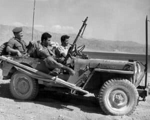 Israeli carrying German guns Israelis with Nazi gun